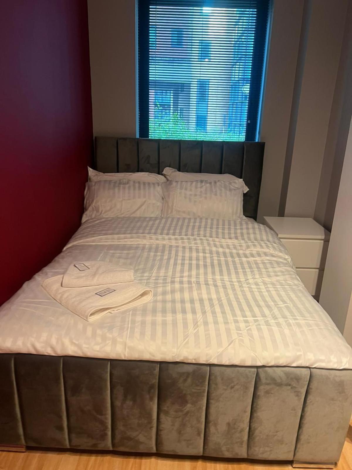 Apartment Mcr, Large 2 Bedroom Apartment, Parking! *