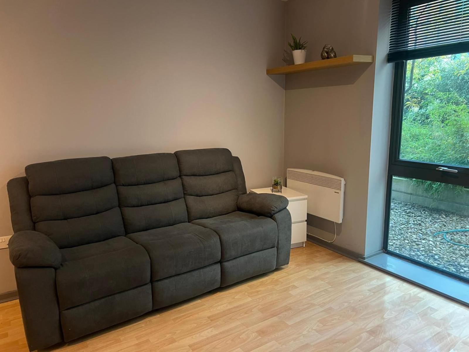 Mcr, Large 2 Bedroom Apartment, Parking! Manchester