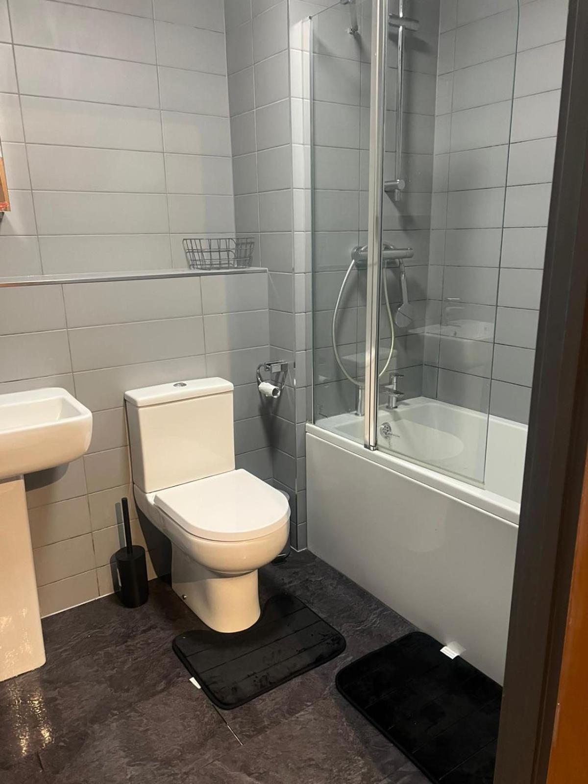 Apartment Mcr, Large 2 Bedroom Apartment, Parking! Manchester